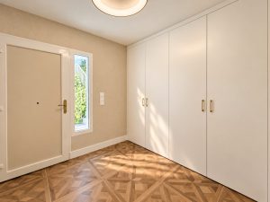 Recibidor en la reforma integral de un chalet en Las Rozas