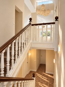 Escalera en la reforma integral de un chalet en Las Rozas