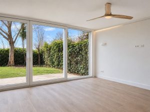 Nueva carpintería exterior de altas prestaciones con salida al jardín, Alcobendas
