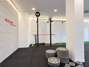 Sala de entrenamiento con iluminación LED – reforma de local para centro de entrenamiento en Torrelodones