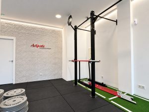 Sala de entrenamiento con iluminación LED – reforma de local para centro de entrenamiento en Torrelodones