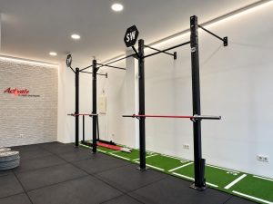Sala de entrenamiento con iluminación LED – reforma de local para centro de entrenamiento en Torrelodones
