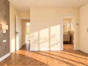 Dormitorio principal en la reforma integral de un chalet en Las Rozas