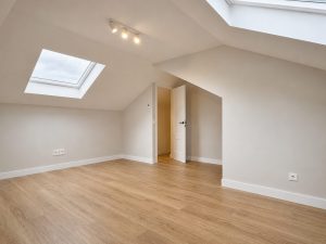 Buhardilla con ventanas de tejado – reforma integral de chalet en Torrelodones