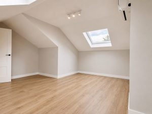 Buhardilla con ventanas de tejado – reforma integral de chalet en Torrelodones