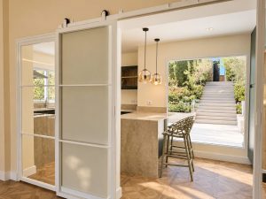 Comedor junto a la cocina en la reforma integral de un chalet en Las Rozas