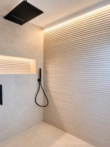 Baño principal con doble lavabo – reforma integral de chalet en Los Peñascales, Torrelodones