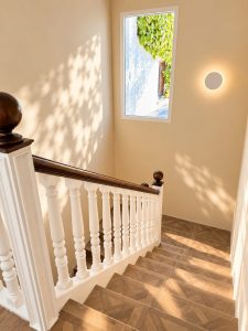 Escalera en la reforma integral de un chalet en Las Rozas
