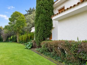 Jardín en la reforma integral de un chalet en Las Rozas